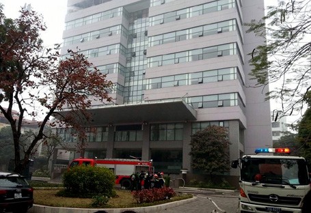 Giảng đường Đại học Ngoại Thương bốc cháy - ảnh 3